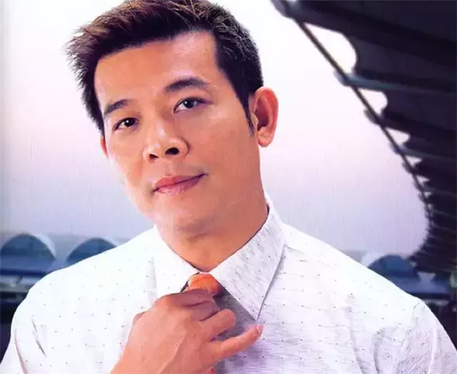 《龙在江湖》丧波,入行36年第一次拿奖,网友:好演员的春天来了