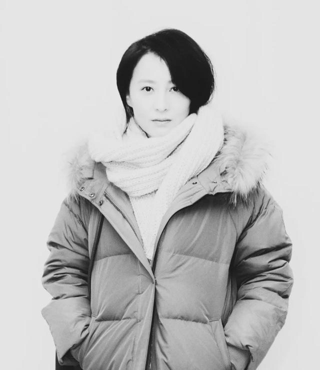 “可云”徐露：当红时隐退，嫁大7岁老公，46岁和17岁女儿似姐妹