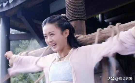 还记得《花千骨》单春秋吗？摘掉假发卸掉妆容，女粉：看了就想嫁