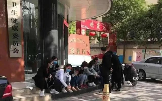 疫情刚刚被控制，援鄂护士就被裁掉，这说明了