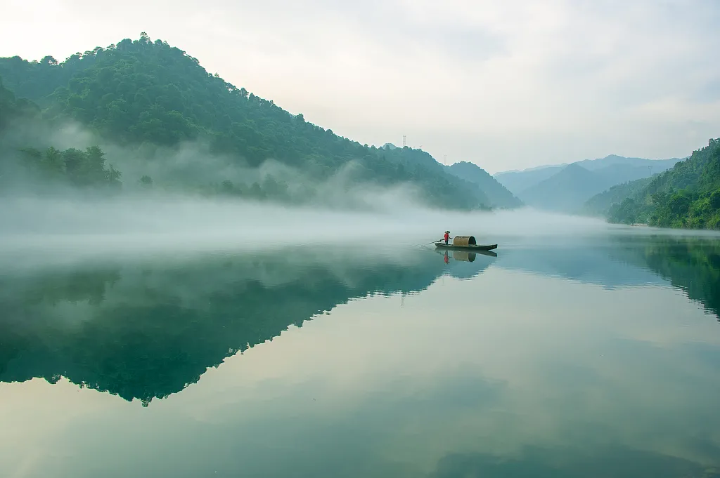 “千山万水,代我见你”