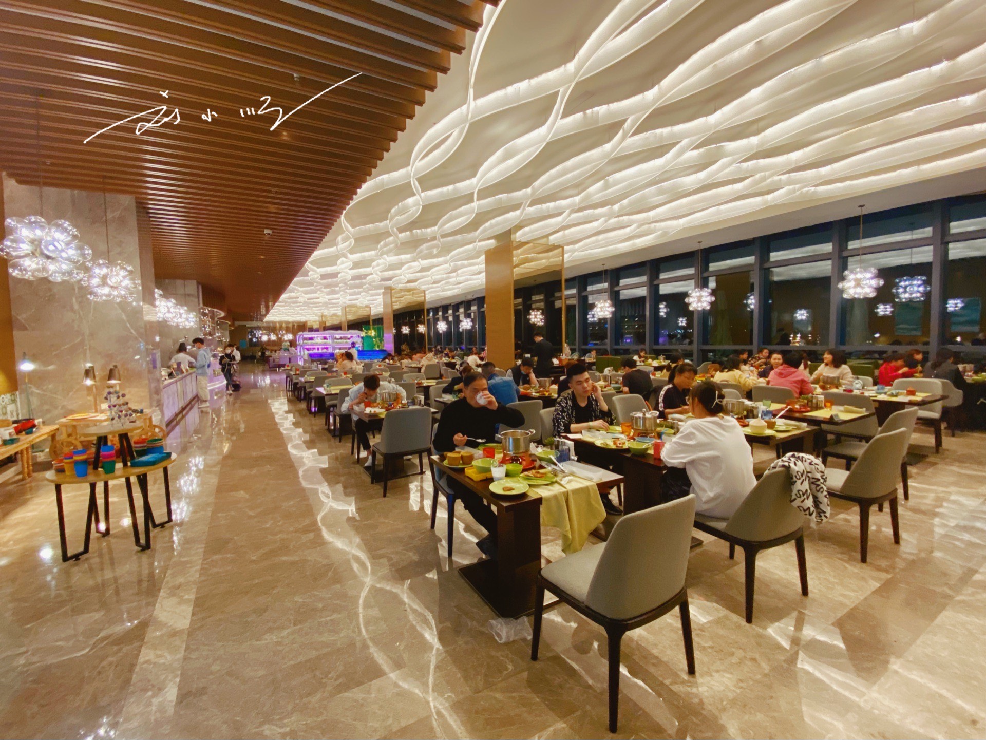 佛跳墙不限量 厦门五缘湾这家酒店里的超值自助餐 游客赞不绝口 刘小顺 Mdeditor