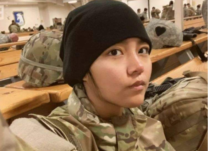 中國女孩加入美軍，效忠7年獲得綠卡，并以當美國人為傲！