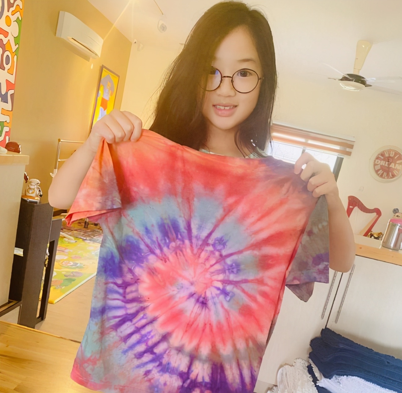 吴尊儿女都长开了，越长大越养眼，一家人颜值过高