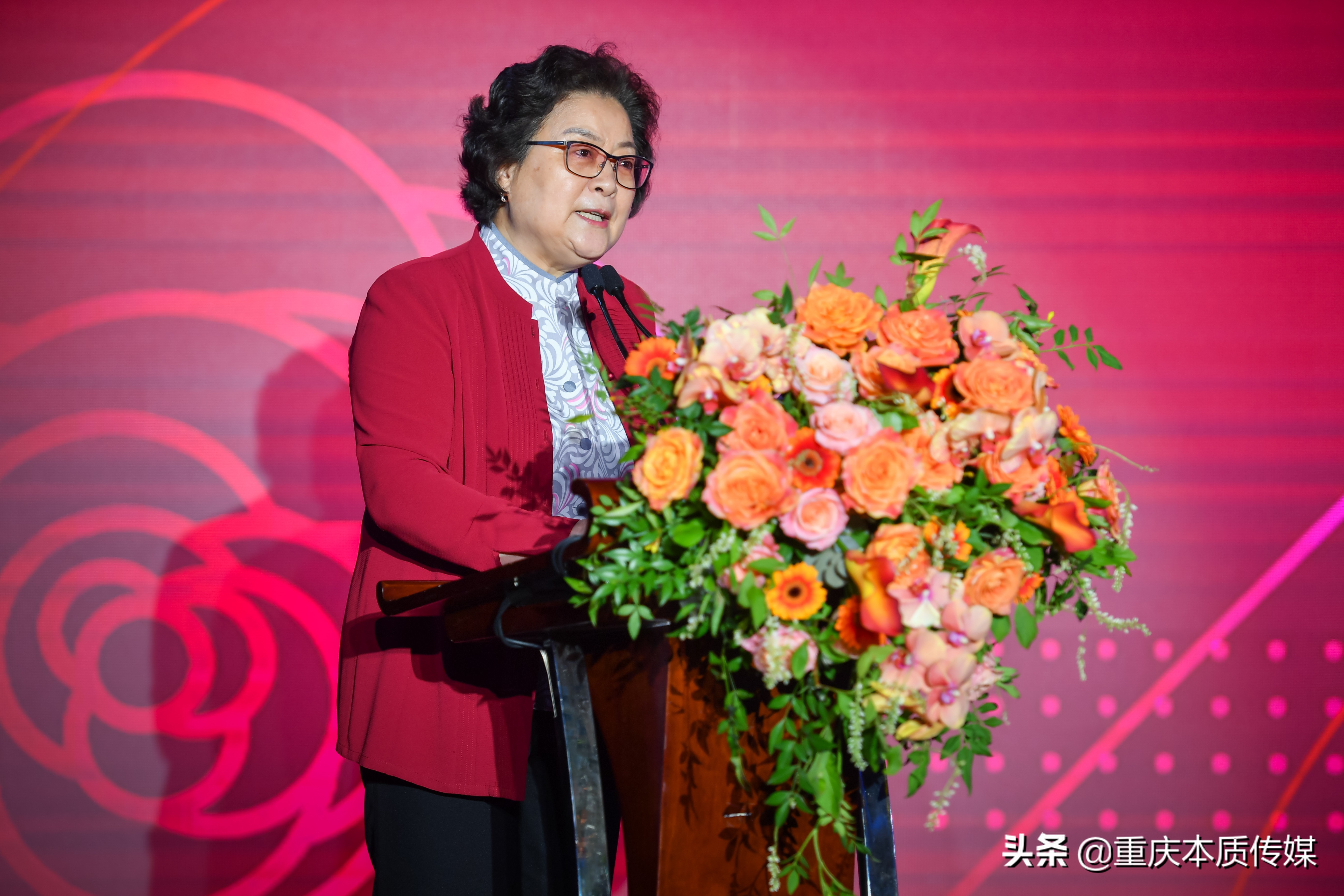 “完美守护包”致敬抗疫“她”力量
