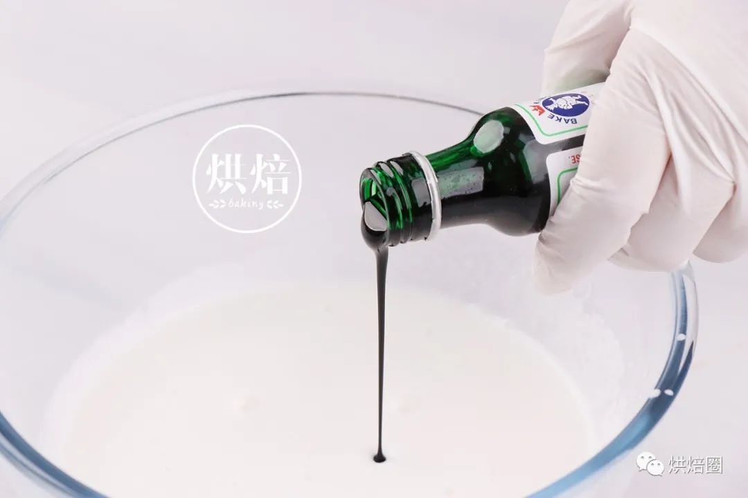 這綠綠的木薯千層糕好清新在東南亞很出名吃起來又糯又潤