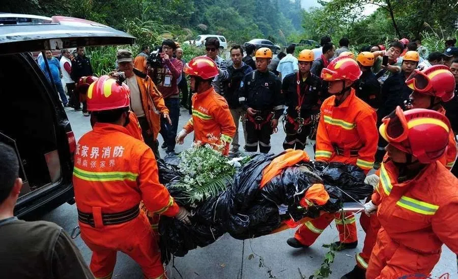 青年女孩翼装飞行惨死，到底是“后浪”，还是“孟浪”？