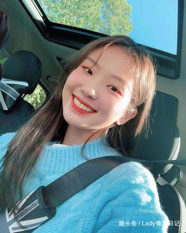 2020初春的“少女甜美治愈系”穿搭太美了，吸引