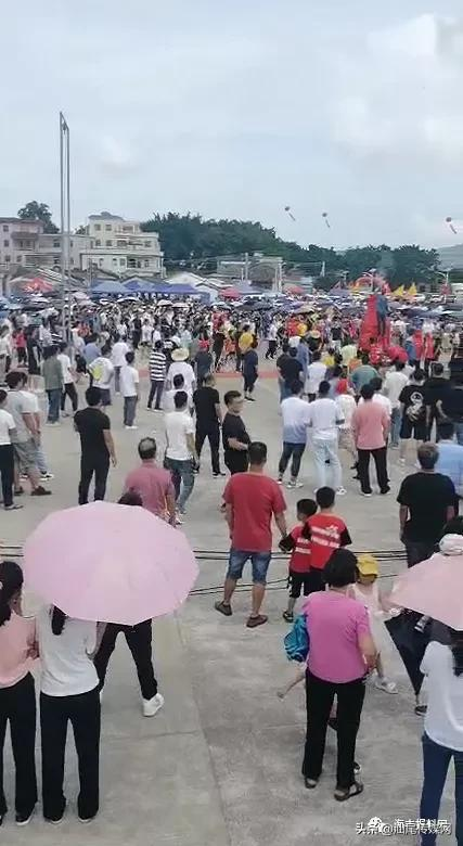 今天，海丰这个地方够老热，人山人海...