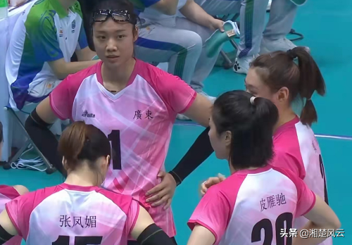 女排比赛首轮印象，三场打五局，欢笑与泪水纷