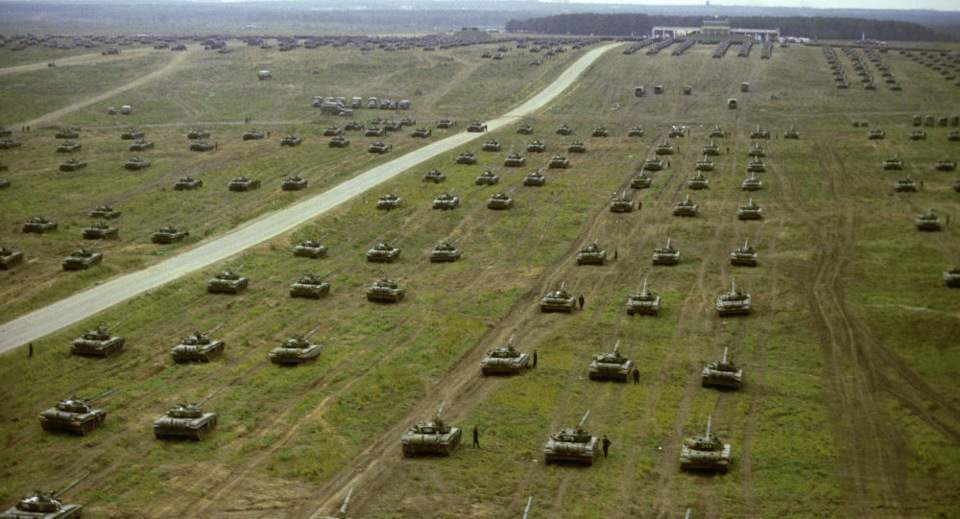 美俄最强武装直升机对决，谁才是真正的“坦克杀手”？