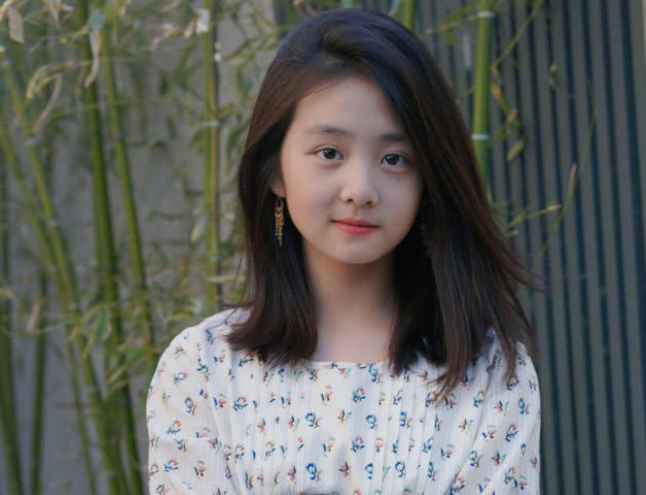 曹格儿子13岁近照曝光，梳大背皮肤黝黑，反而“姐姐”颜值逆袭