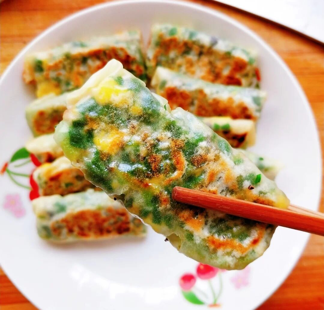 好吃易做的韭菜鸡蛋包，皮薄馅多，外焦里嫩，大家赶快收藏吧