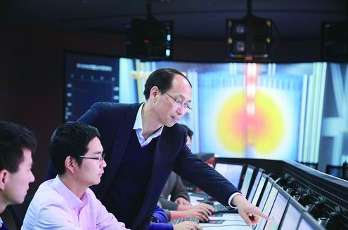 他放弃国外优越条件归国，攻克核技术领域瓶颈