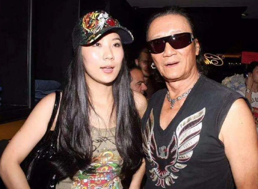 69岁张纪中再婚，娶30多岁的娇妻，还能老来得子