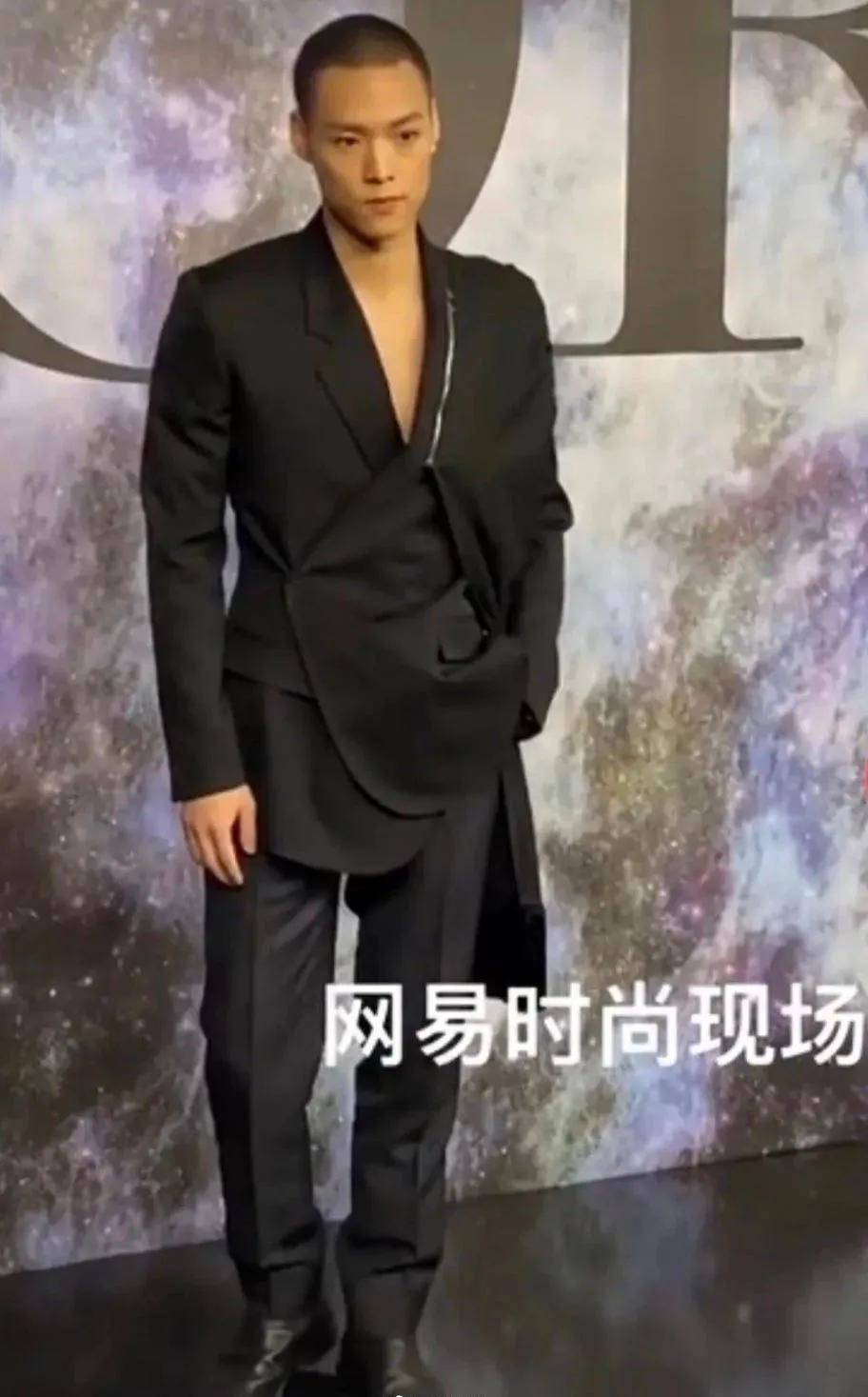 人间尤物张雨绮，怎么把10w的迪奥穿成3块8包邮的