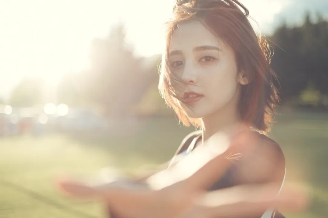 娜扎“炫富”上热搜：自己赚的钱最香啊