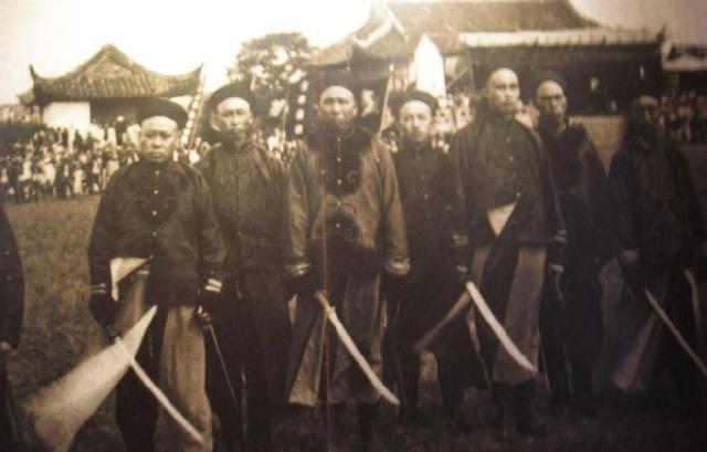 曾国藩忍痛杀爱将，不料他行刑后未死，遁入空门娶三尼姑安享晚年