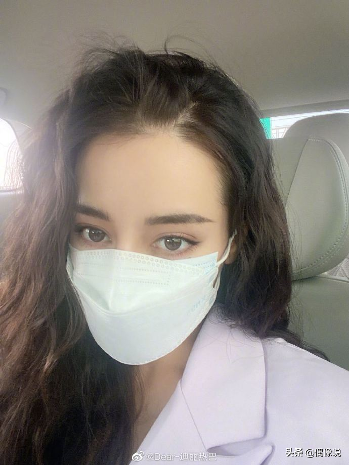 迪丽热巴庆祝杨幂34岁生日，配图却用蔡徐坤黑图，无心之失