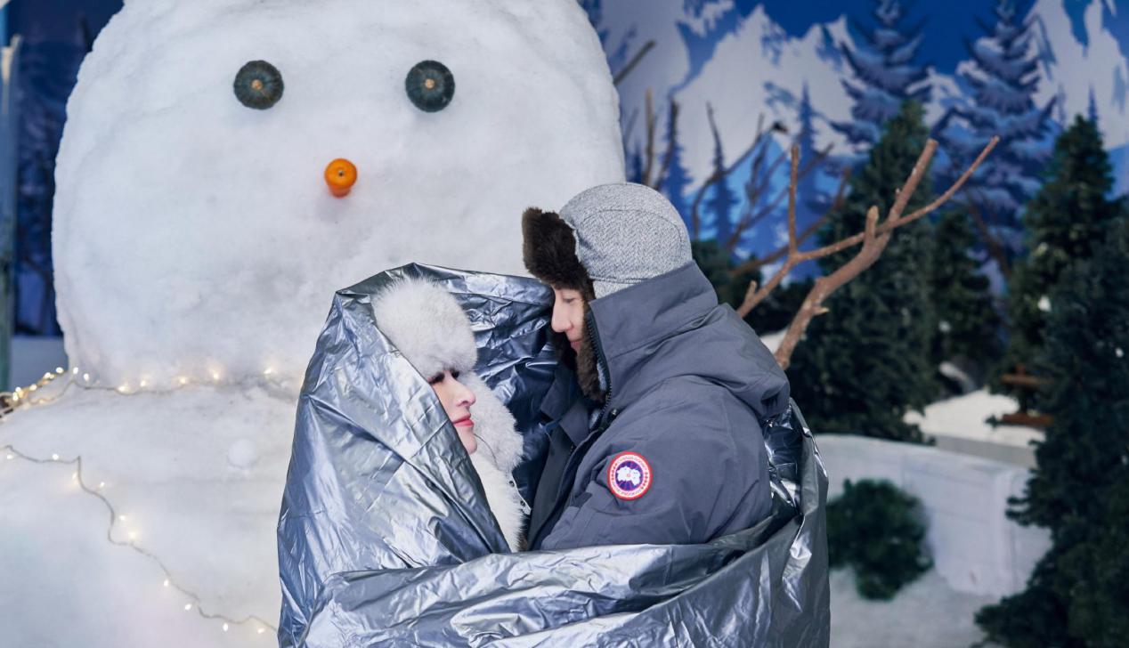 41岁萧亚轩晒照秀恩爱，男友90后小16岁，20年换了