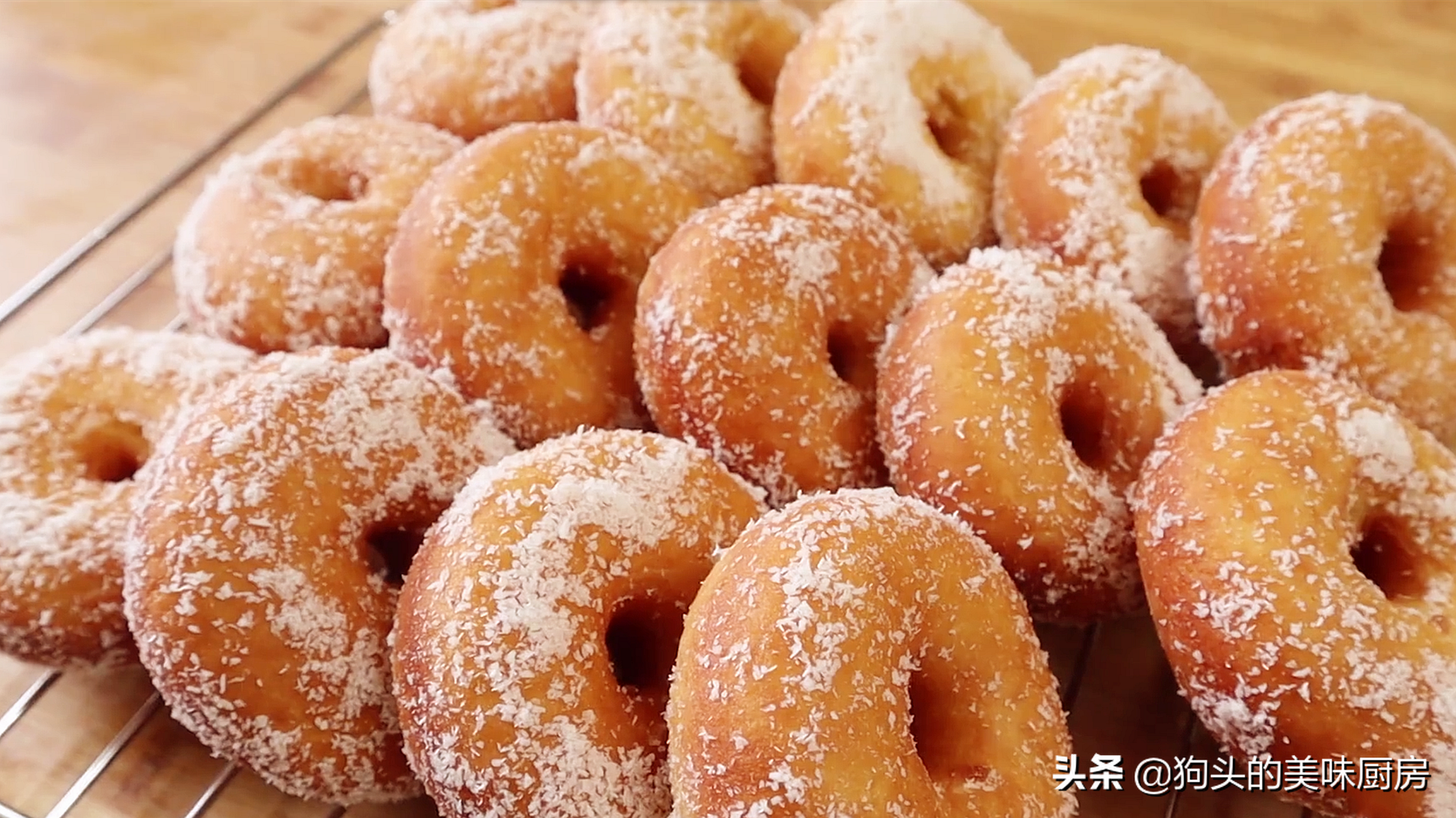 一碗麵粉，3個雞蛋，手指一戳一轉，香甜鬆軟，比買的麵包還好吃