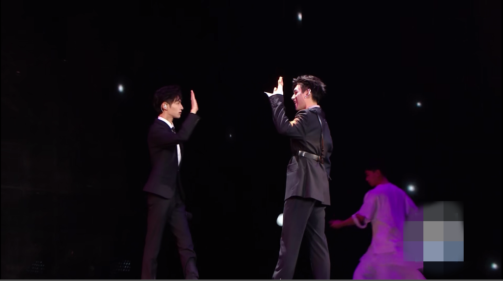 有人暗暗发糖，有人尴尬互动，星光大赏内场真