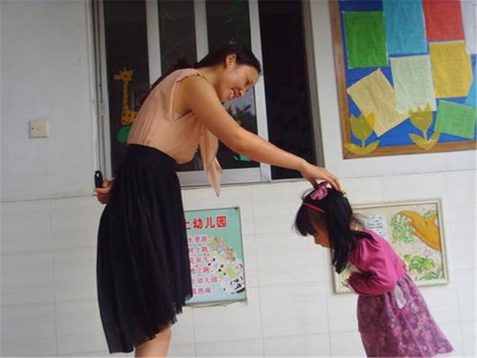 钟丽缇3段婚姻3个女儿，同一个妈不同爸，如今3个女儿颜值差距大