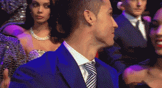 C罗求婚成功！征服他的竟然是个柜姐，堪称“现实版王漫妮”逆袭