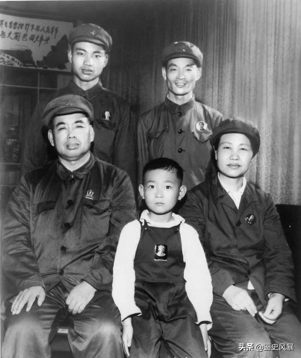 许世友被关，妻子未探望、反写决裂信，解禁后