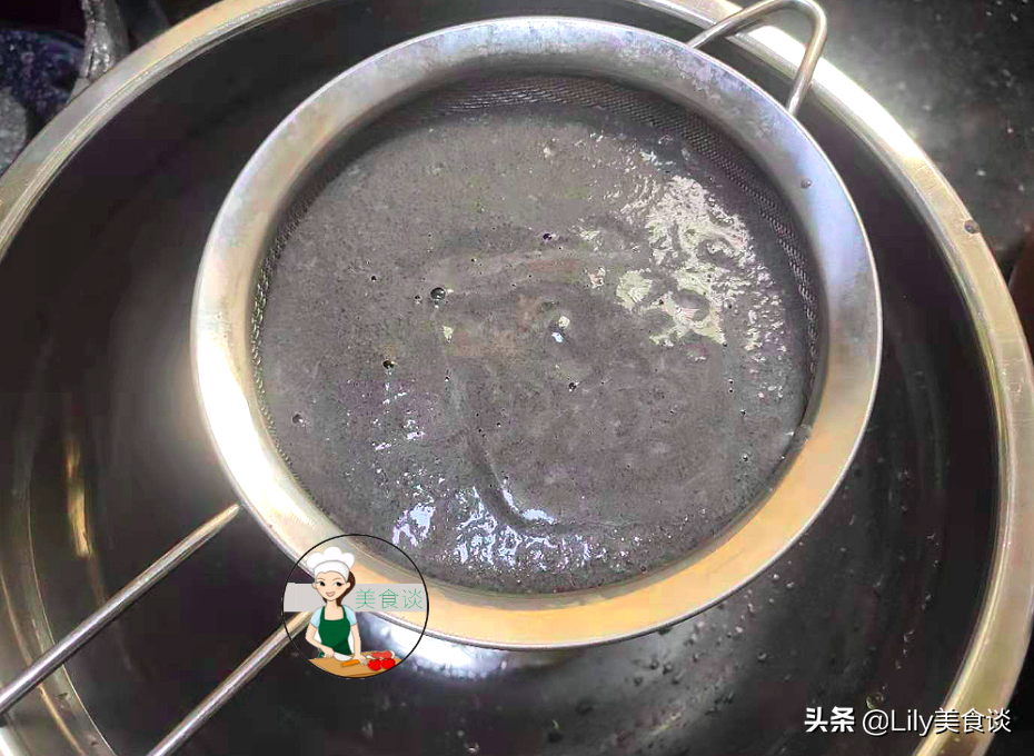 夏天，这蒸糕常做给家人吃，一拌一蒸，爽滑筋道香甜，营养不上火