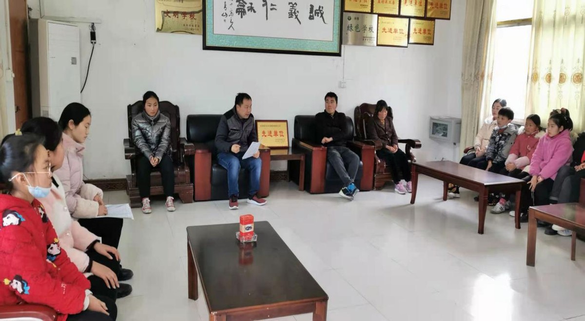河南省仓房镇：深入座谈沟通无限 提振精神再谱新篇