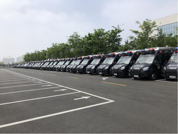 首批依維柯歐勝警用車圓滿交付阜新公安局，全能選手出動(dòng)，真颯
