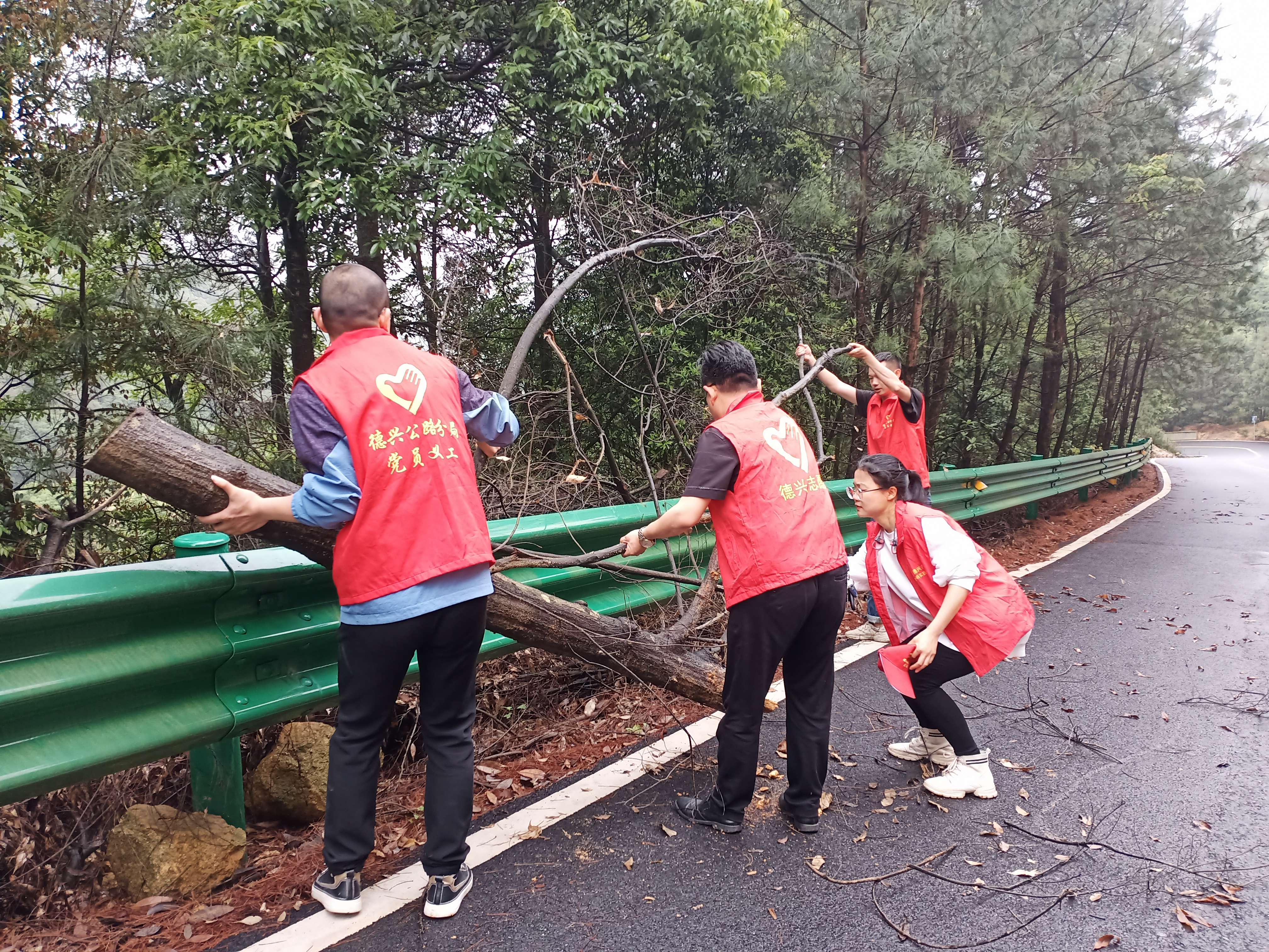 德兴公路事业发展中心党团共建同庆双节