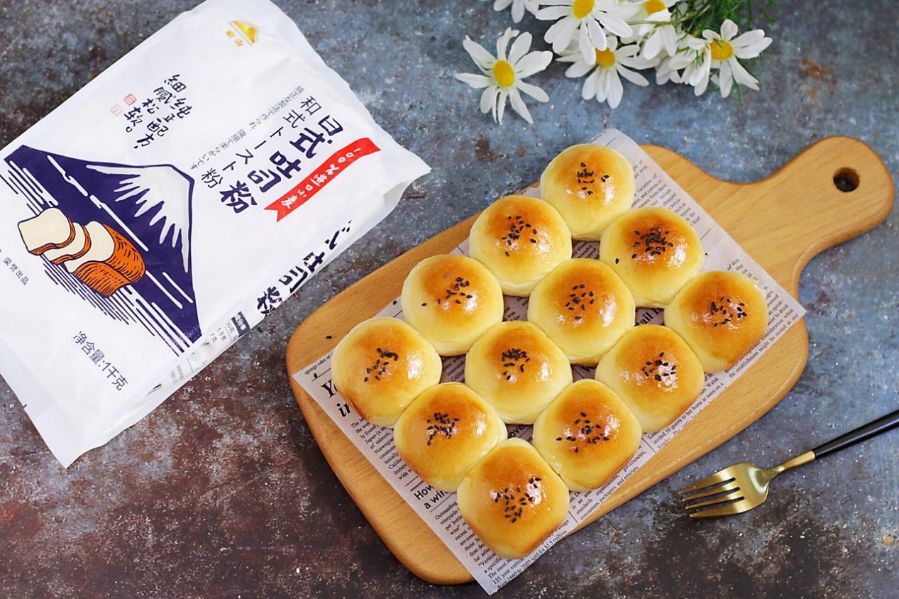 自制奶香面包，做法不难，香甜松软，比买的还好吃