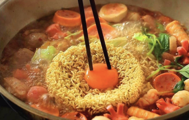 方便面被“踢出”救灾首选？看看救灾人员怎么