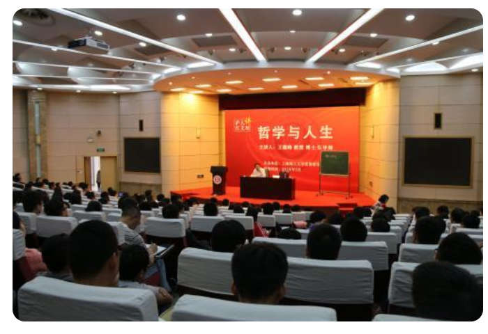 大学教授在课堂上吸烟，不是什么不得了的事