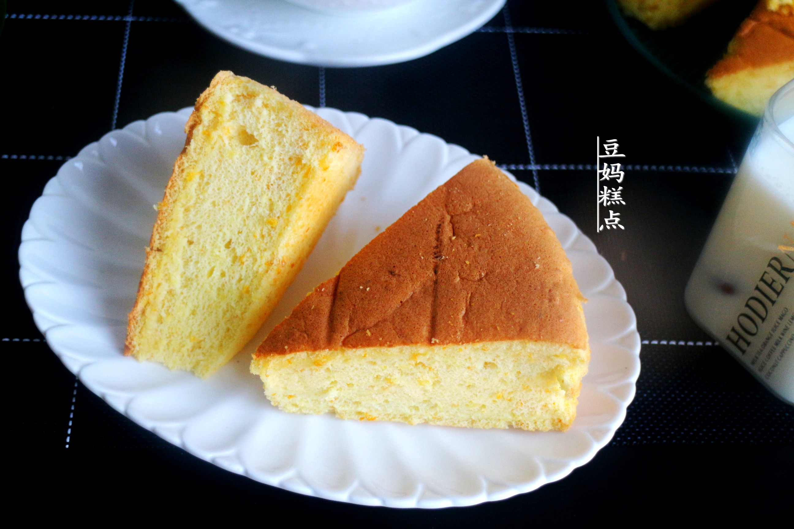 冬天，買2個橙子做蛋糕，口感柔軟清新，滿屋都是香氣