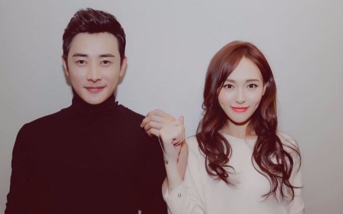 37岁唐嫣晒自拍，小腹平坦破二胎传闻！被罗晋宠爱愈发娇艳