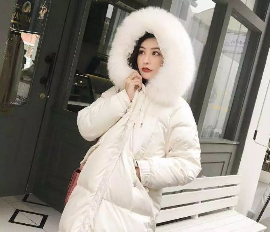 还在规规矩矩地穿羽绒服吗？这五款穿法让你成为街拍女神！