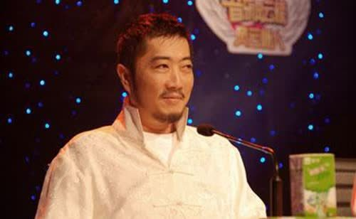 赌钱输光后，回家路上他越想越气，写下一首歌