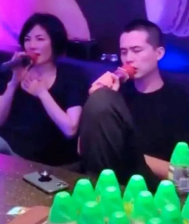 王菲和绯闻小鲜肉亲密合照流出，谢霆锋发图疑回应两人感情状况