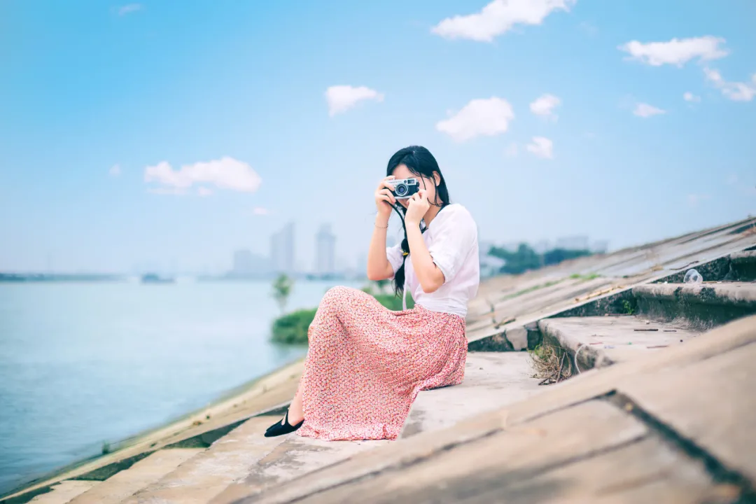《摆渡人》:真正的成熟,就是不动声色地做自己的摆渡人