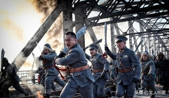 国军团长起义被下属谋害，中18刀加一枪不死，授