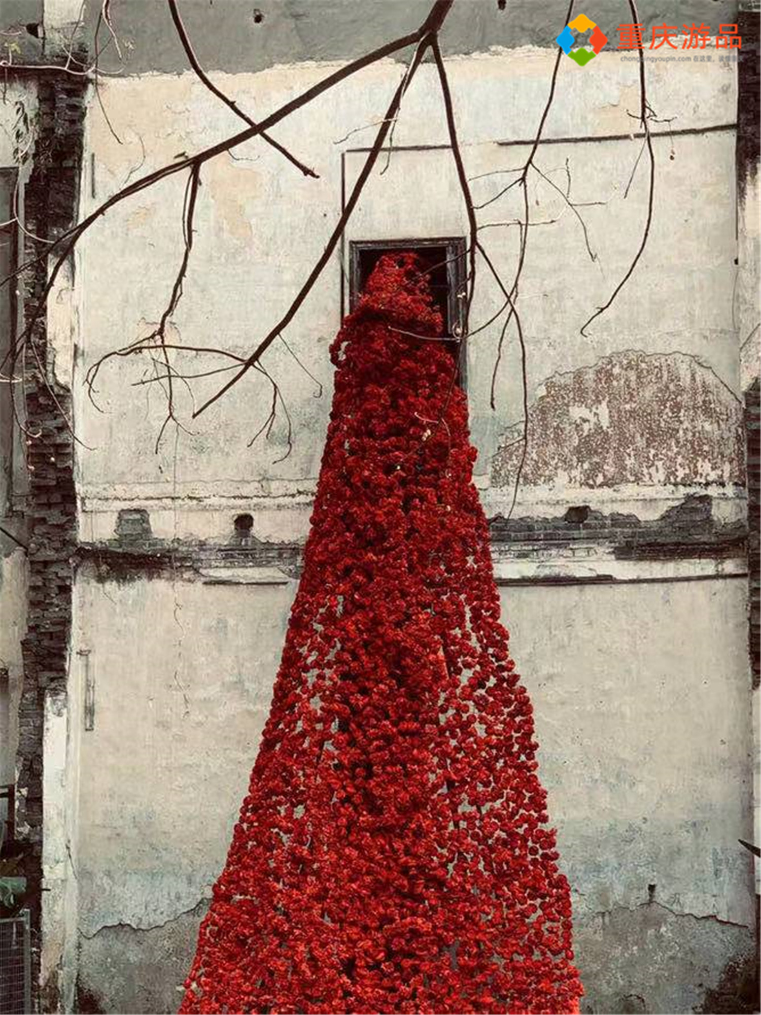 重庆2021年热门打卡地：山城巷法国教堂，废墟之上的望江花园