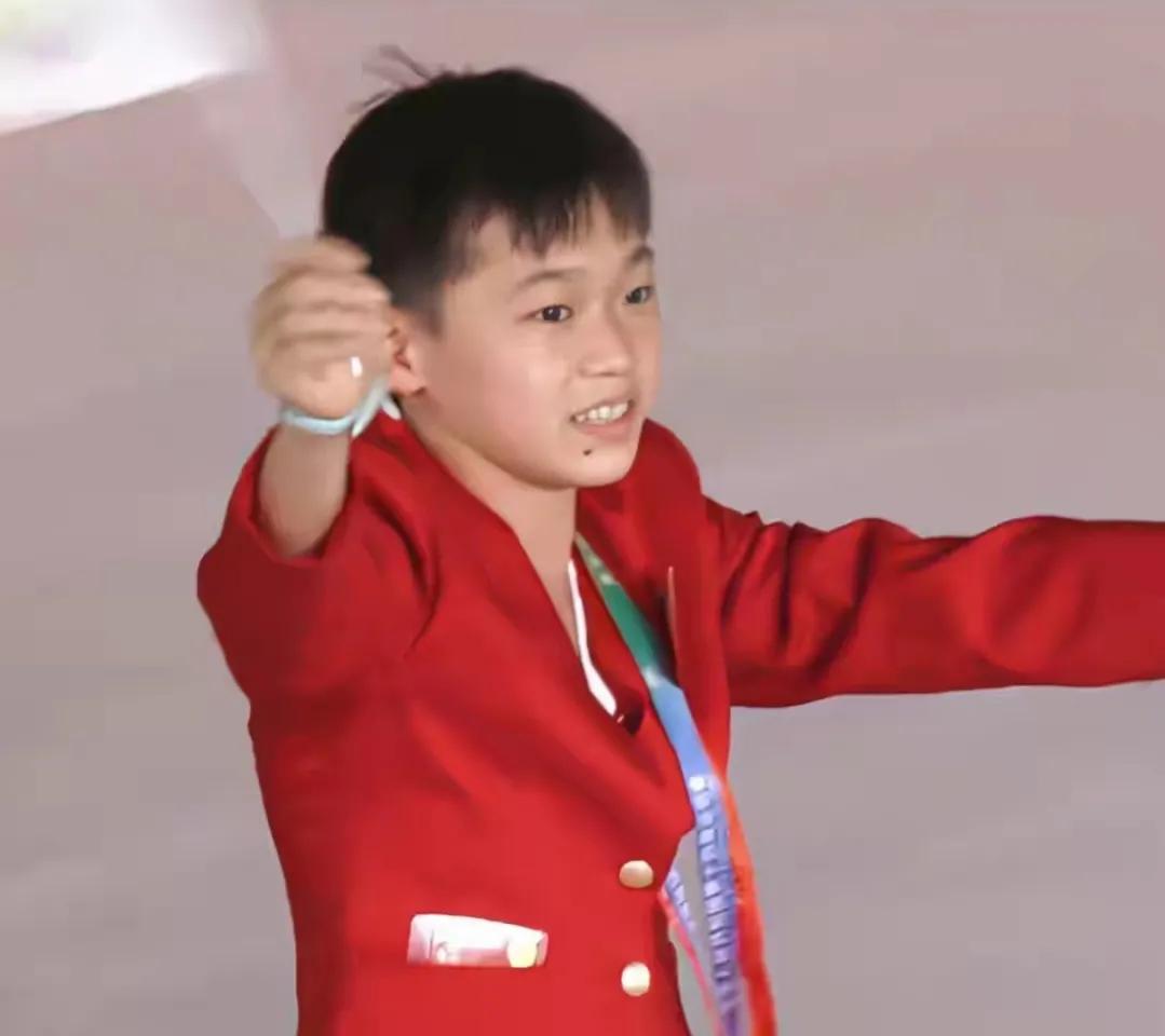 全红婵有麻烦了！何教练最担心的事情，被强行合影，幸好有谢思埸