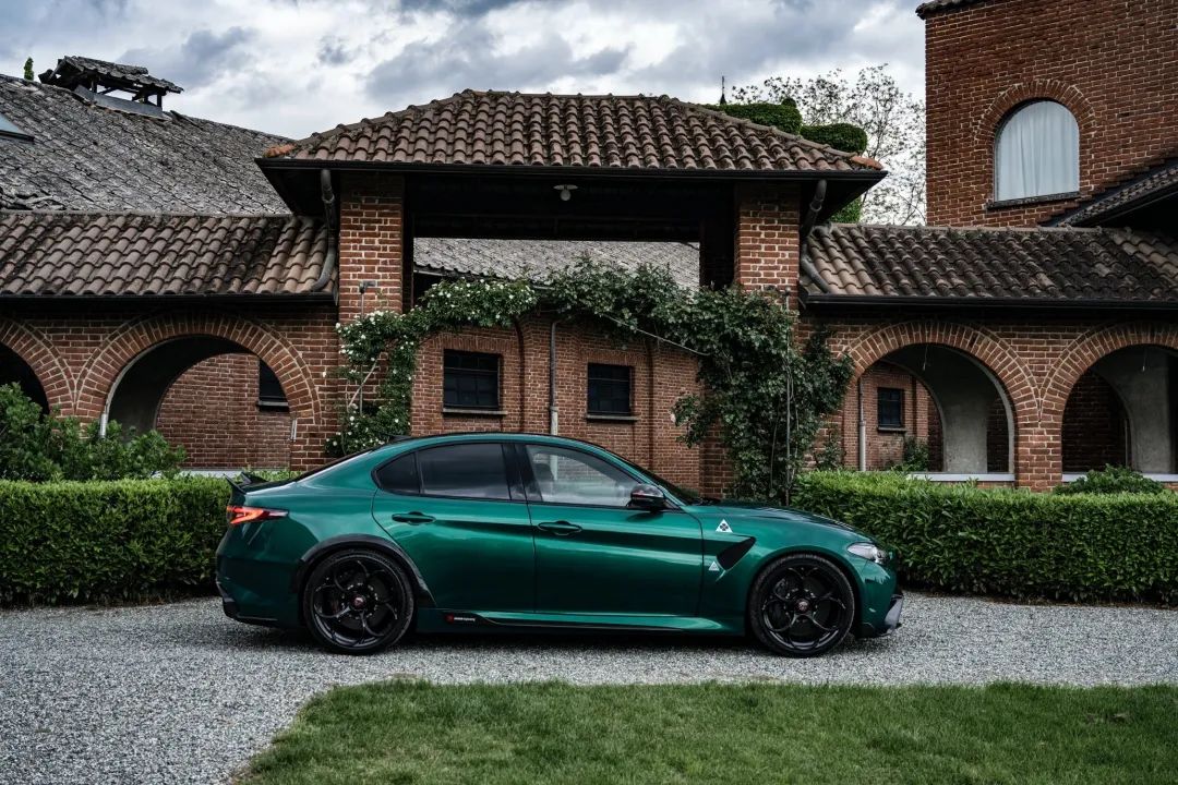 排量仅有2.9L、马力却540匹，这款意大利轿车碾压宝马M3