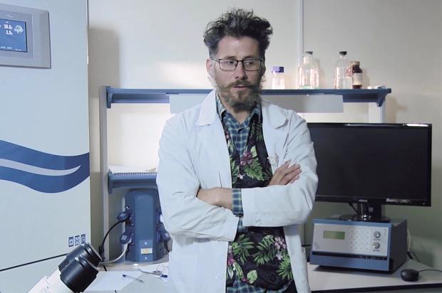 突發！ 俄頂尖疫苗專家從14樓墜亡，身上疑似有刀傷，此事有蹊蹺？