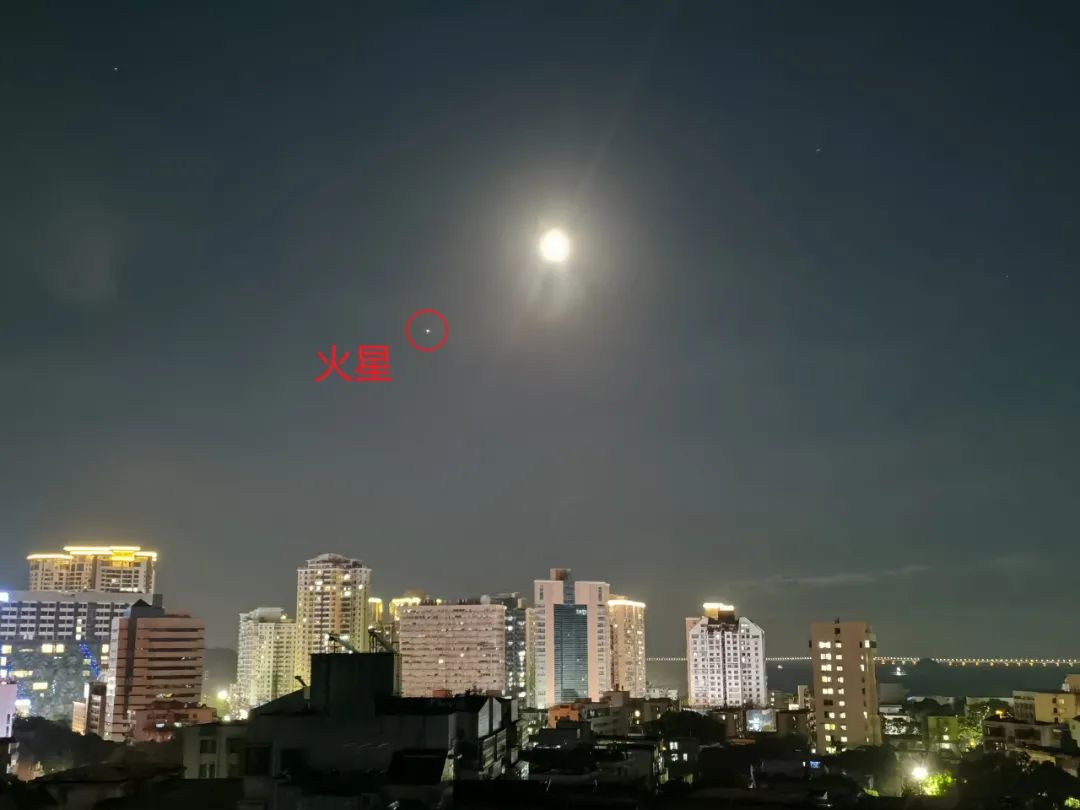 快抬头看!美丽天象"火星合月"正在上演,今夜是      赏月时机!