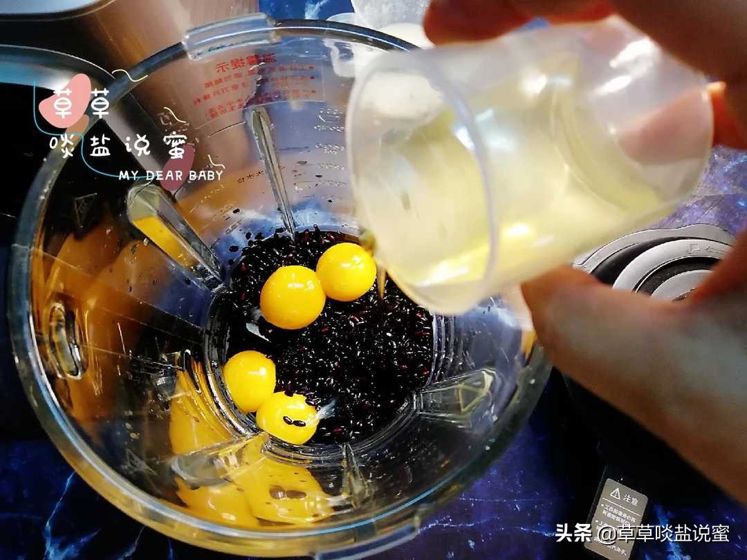 黑米糕真心不难做，只要有黑米和鸡蛋牛奶就能成