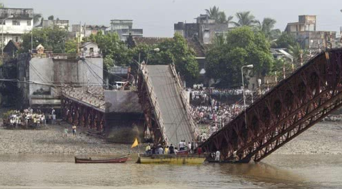 越南3000亿大桥一夜坍塌，百万民众向中国索赔，